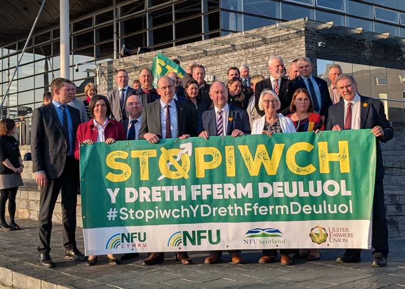 Mae ein democratiaeth yn y fantol &#8211; Llywodraeth Plaid Cymru yw ei gwarchodwr gorau/Our democracy hangs in the balance &#8211; a Plaid government is its best protector